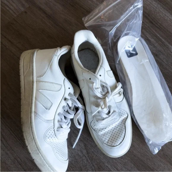 Veja Low-Top Sneakers in White with Light Gray Accents - Picture 3 of 4